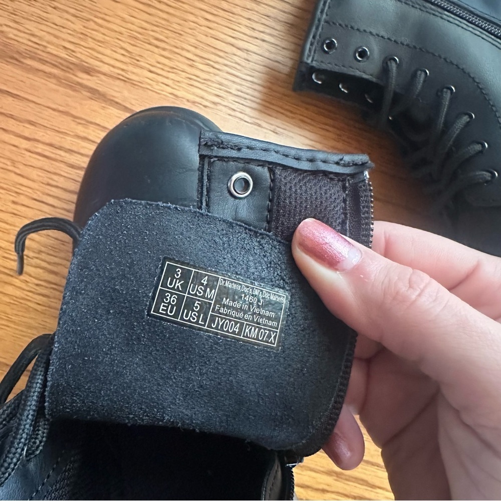 DR. MARTENS 1460 Boot - Kids SIZE 4 YOUTH - Picture 15 of 16